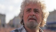 M5S, fiaccolata dell'Onestà ad Ostia. Grillo: "Pd è falso ideologico"