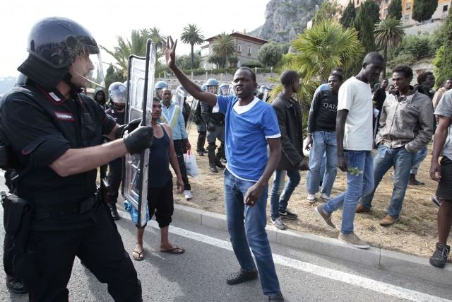 Migranti, resta chiusa la frontiera francese. Aumento casi di scabbia