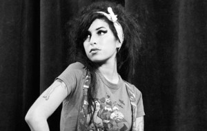 Amy Winehouse: padre boccia il biopic e annuncia un nuovo film