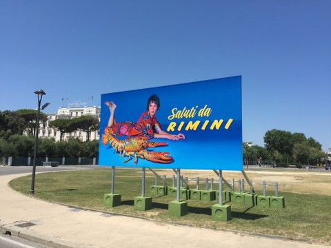 Rimini: scandalo per i manifesti provocanti di Maurizio Cattelan