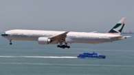 Panico per 276 passeggeri della Cathay Pacific, fumo a bordo [video]