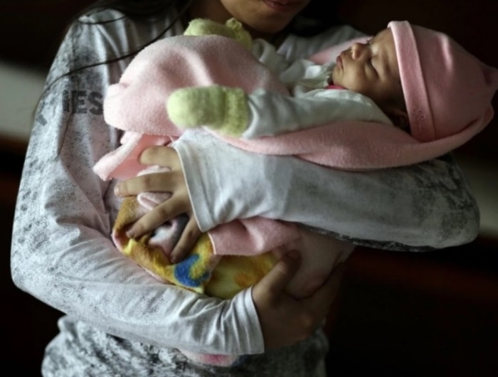 Paraguay: partorisce l'11enne stuprata dal patrigno, chiesto invano l'aborto