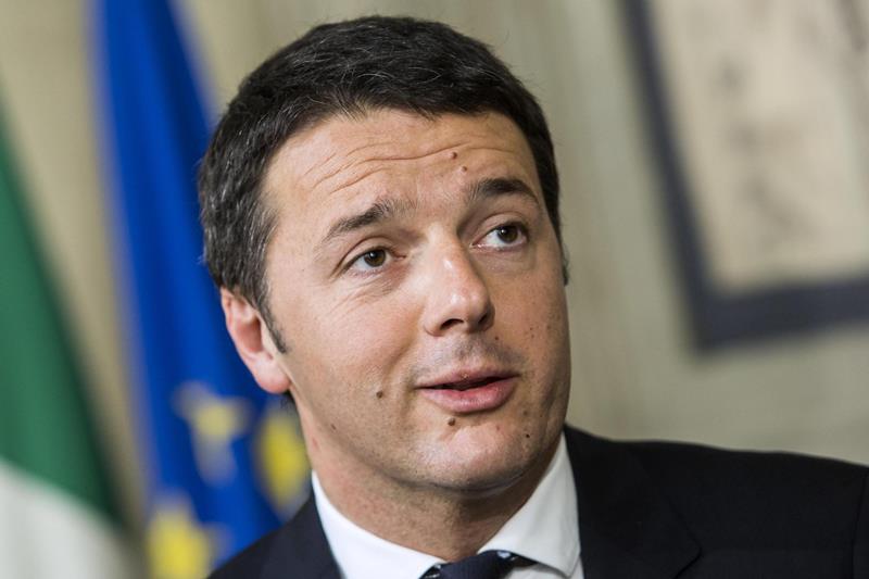 Renzi: "Via Imu e Tasi" ma dal 2016. "Miei contestatori? Tifosi del Teramo"