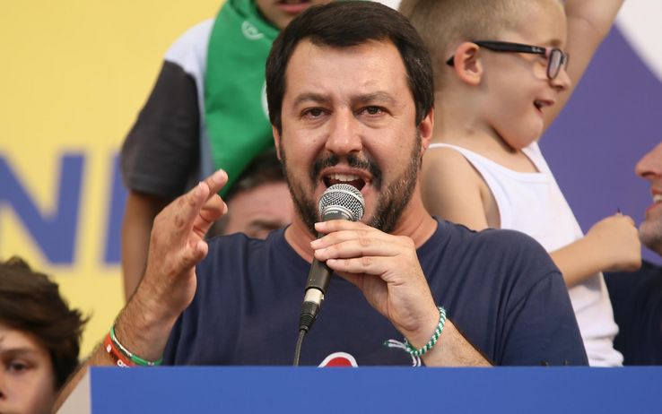 Matteo Salvini contro Vescovi, Chiesa e Papa: "Hanno proprio rotto le..."