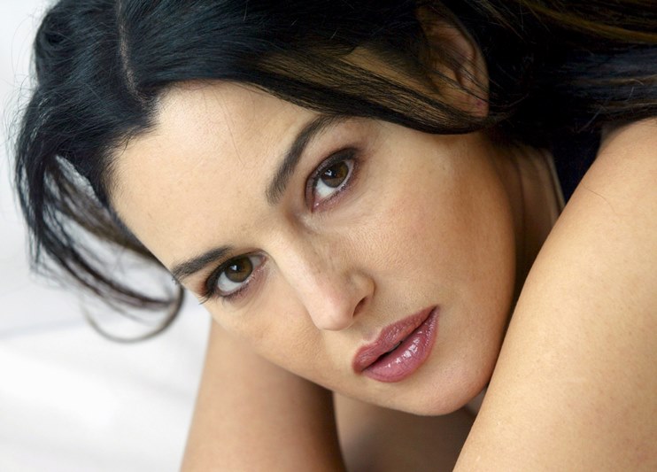 Monica Bellucci, vedova e con licenza di sedurre Bond anche fuori dal set