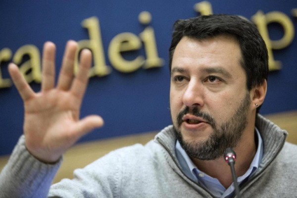 Migranti, Salvini all'arcivescovo di Torino: «Manterrete anche 5 italiani in difficoltà?»