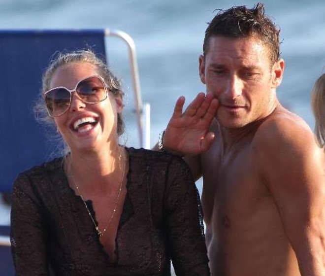 Ilary Blasi e Francesco Totti in vacanza insieme: «Lui mi stupisce ancora»