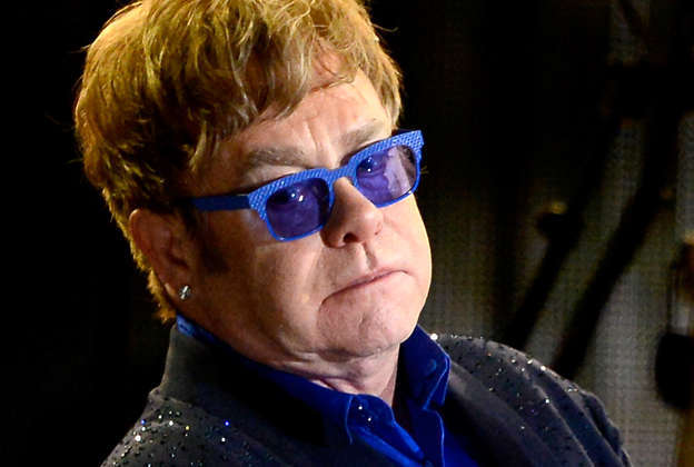 Incredibile Elton John, lancia la sfida a Putin: "Dice cose stupide e ridicole sui gay"