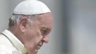 Papa Francesco: "Anche nella Chiesa ci sono gli arrampicatori, gli attaccati ai soldi"