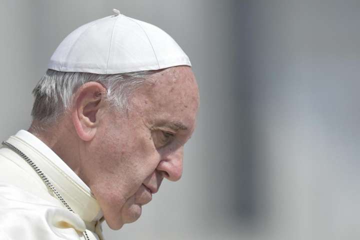 Papa Francesco: "Anche nella Chiesa ci sono gli arrampicatori, gli attaccati ai soldi"