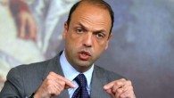 Adozioni gay, Alfano avvisa Renzi: "Al posto suo stralcerei la stepchild adoption"