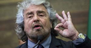 M5S, Beppe Grillo: "Nuovo rinascimento parte dai Comuni a 5 Stelle, unico voto utile"