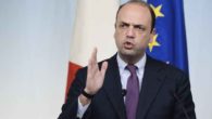 Migranti, Alfano risponde al vescovo Galantino: "Non possiamo accoglierli tutti"