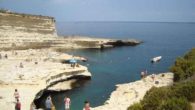 Malta, giovane turista italiano cade da scogliera nella baia di Mistra: ferito gravemente
