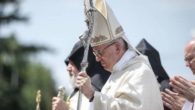 Papa in Armenia: "Giovani generazioni implorano futuro libero da divisioni del passato"