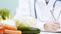 Dieta mediterranea in calo, preferito il cibo spazzatura a prodotti della terra