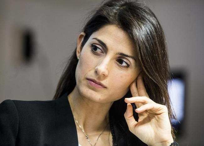 Virginia Raggi sentita in Procura: chiarimenti sulle consulenze Asl a Civitavecchia