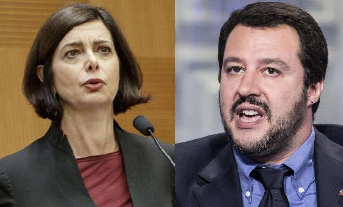 Salvini e la bambola gonfiabile: "Sosia della Boldrini". Bufera in politica
