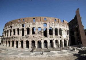 Roma, finito il restauro del Colosseo. Premier Renzi: "E' un segnale strepitoso al mondo"