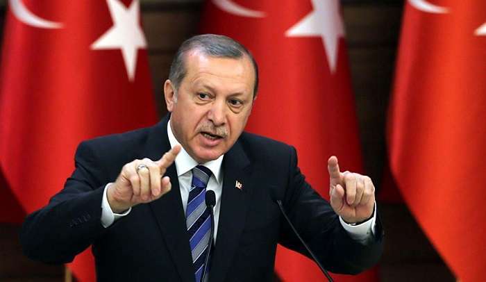 Turchia, post golpe: ritirati 50mila passaporti. Erdogan: "Occidente non s'intrometta"
