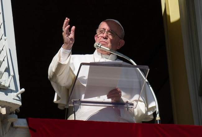 Angelus Papa Francesco: "Dio disperda ogni progetto di terrore e di morte"