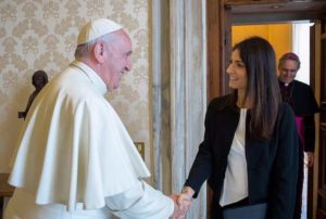 Roma, udienza tra Virginia Raggi e Papa Francesco: "Gli ho portato la voce delle periferie"