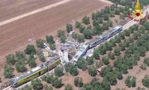 Puglia, scontro frontale fra due treni tra Corato e Andria: 23 morti, 52 i feriti