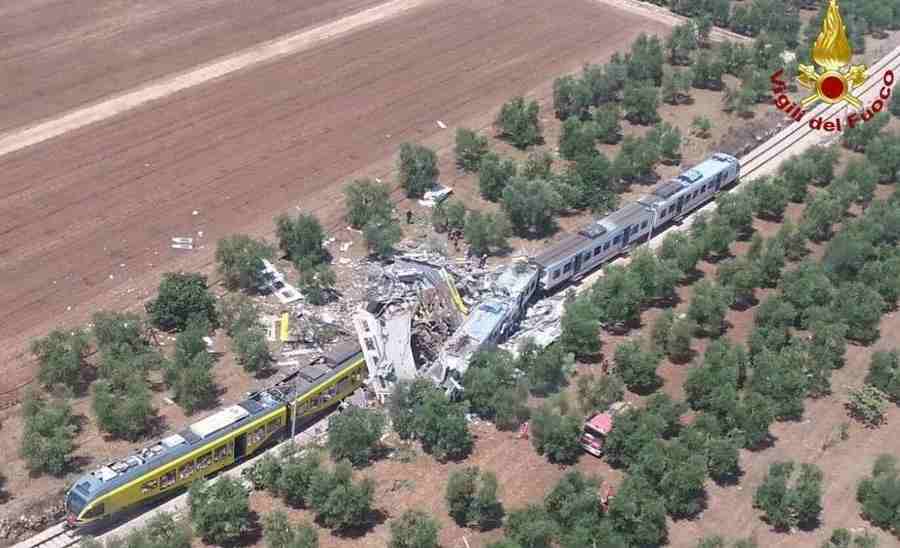 Puglia, scontro frontale tra due treni tra Corato e Andria: almeno 11 morti, decine di feriti