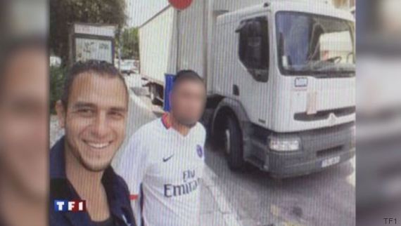 Nizza, terrorista si scatta foto prima della strage: le istantanee ritrovate sul telefonino