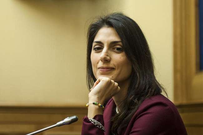 Roma, Virginia Raggi indagata: la Procura ha chiesto l'archiviazione per falso ideologico