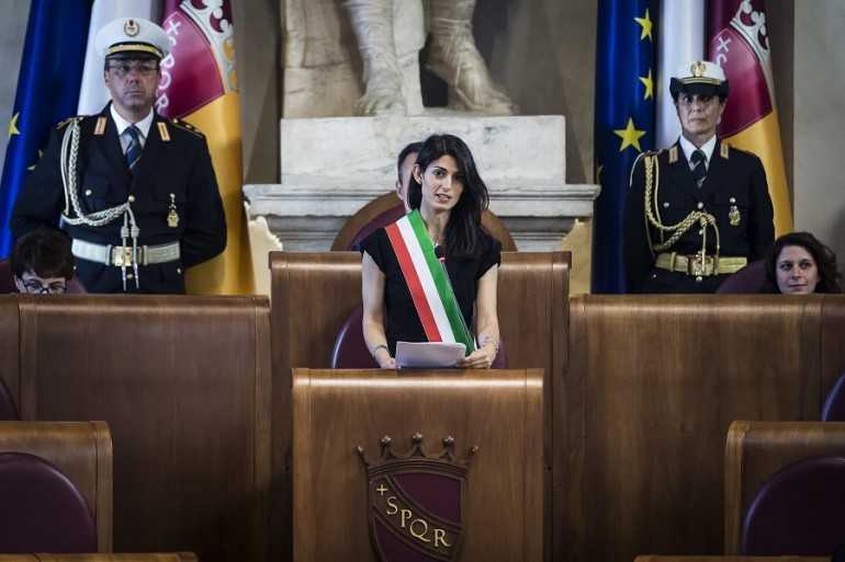 Roma, Virginia Raggi: "Ci hanno lasciato una città in macerie, ma ce la faremo"