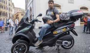Alessandro Di Battista (M5S) in giro in scooter per il "Costituzione Coast to Coast" tour