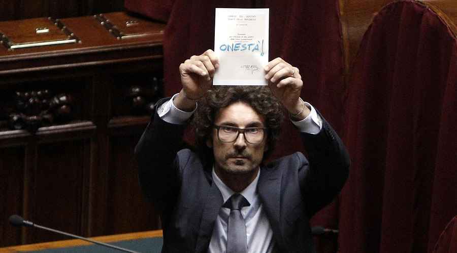 Roma, Danilo Toninelli del M5S: "Morbosa l'attenzione mediatica che abbiamo sulle spalle"