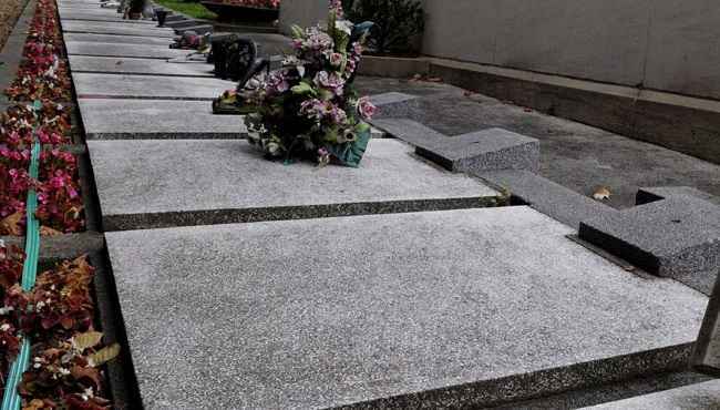 Francia, perseguitata dalle tasse anche da morta: il Fisco le invia la cartella al cimitero