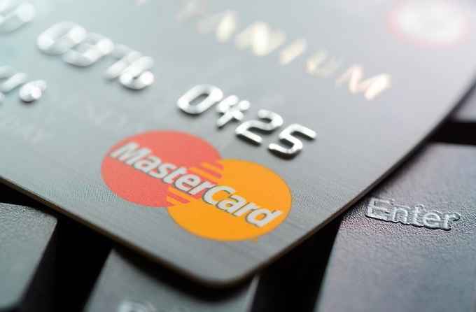 Mastercard: la nuova carta con sensore per impronte digitali