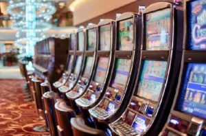 Lotta ludopatie e tutela cittadini, il Comune può limitare gli orari d'apertura delle sale da gioco