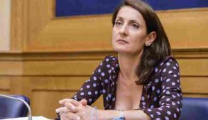 Banche, Ruocco del M5S: "Boschi non neghi pressioni su Vegas perché non ci crede nessuno"