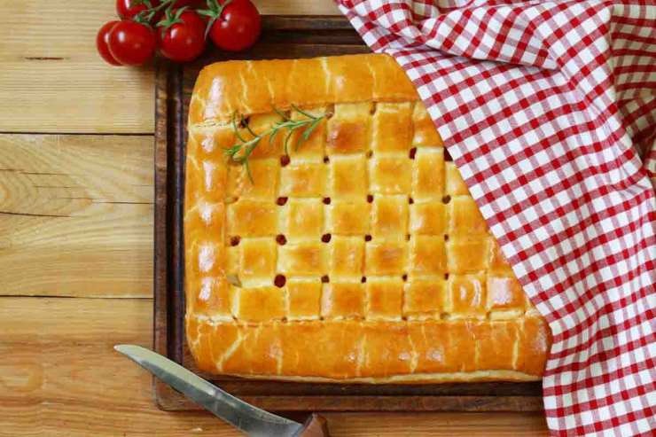 Torta salata con patate, la ricetta veloce